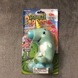 Squeeze popper